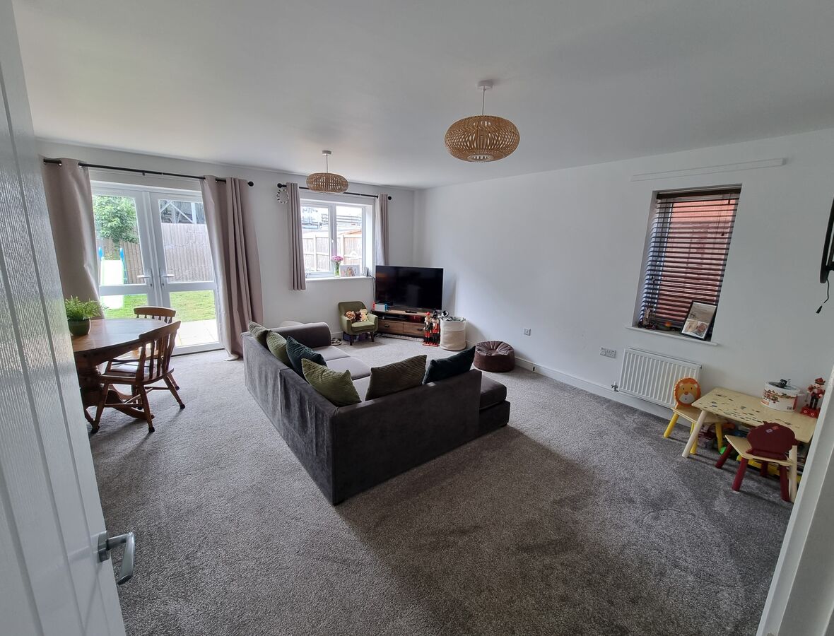 Living / Dining Area