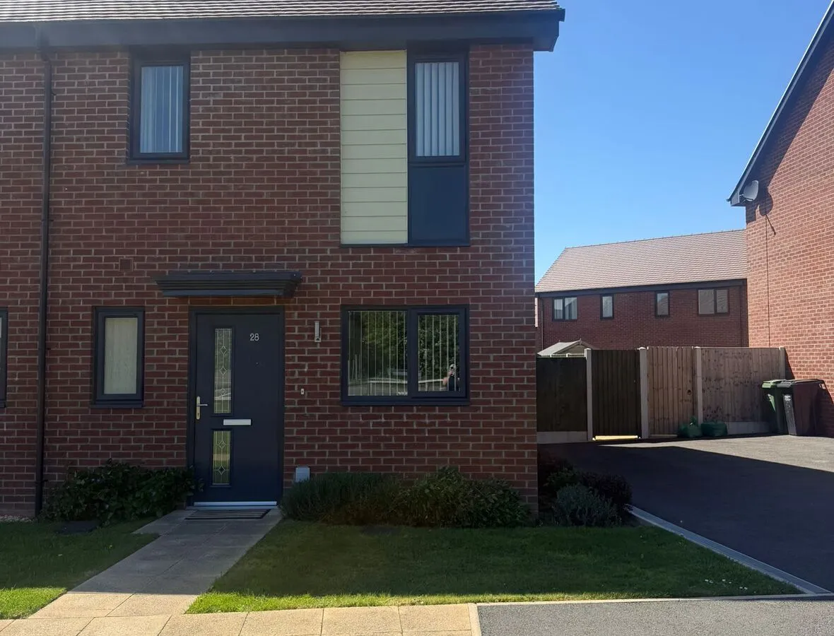 28 Danny Lee Walk Front