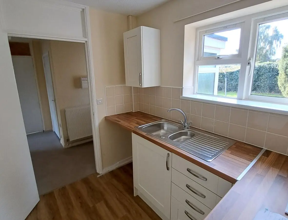 6 Mortimer Gardens kitchen