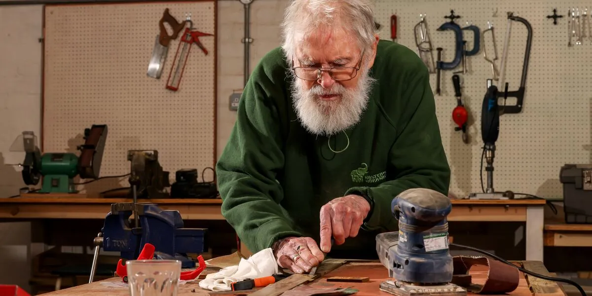 Workshop volunteer in the workshop